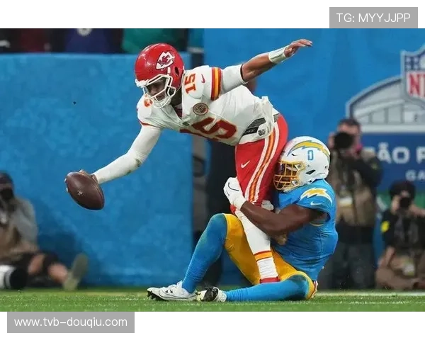 堪萨斯城酋长队与洛杉矶闪电队在圣保罗展开激烈对决 双方实力争锋时刻精彩纷呈