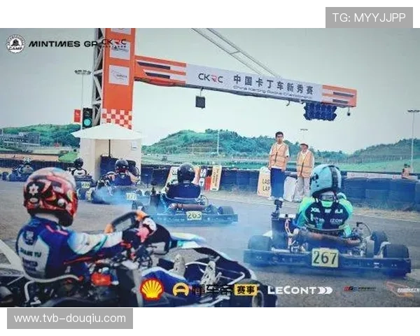 壶关集结赛进入最后比赛日，车手向终点发起冲刺