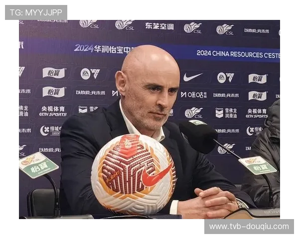 上海海港主帅穆斯卡特偏好4-2-3-1阵型，强调控球