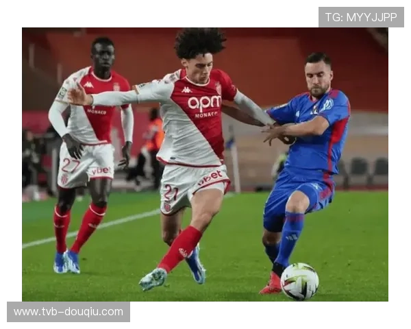 尼斯VS摩纳哥比赛进行中，尼斯主场展现强大竞争力